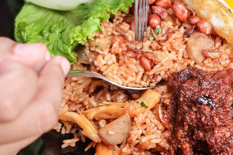 Nasi Goreng Amigos: Rasa yang Bikin Kamu Kembali ke Cilacap